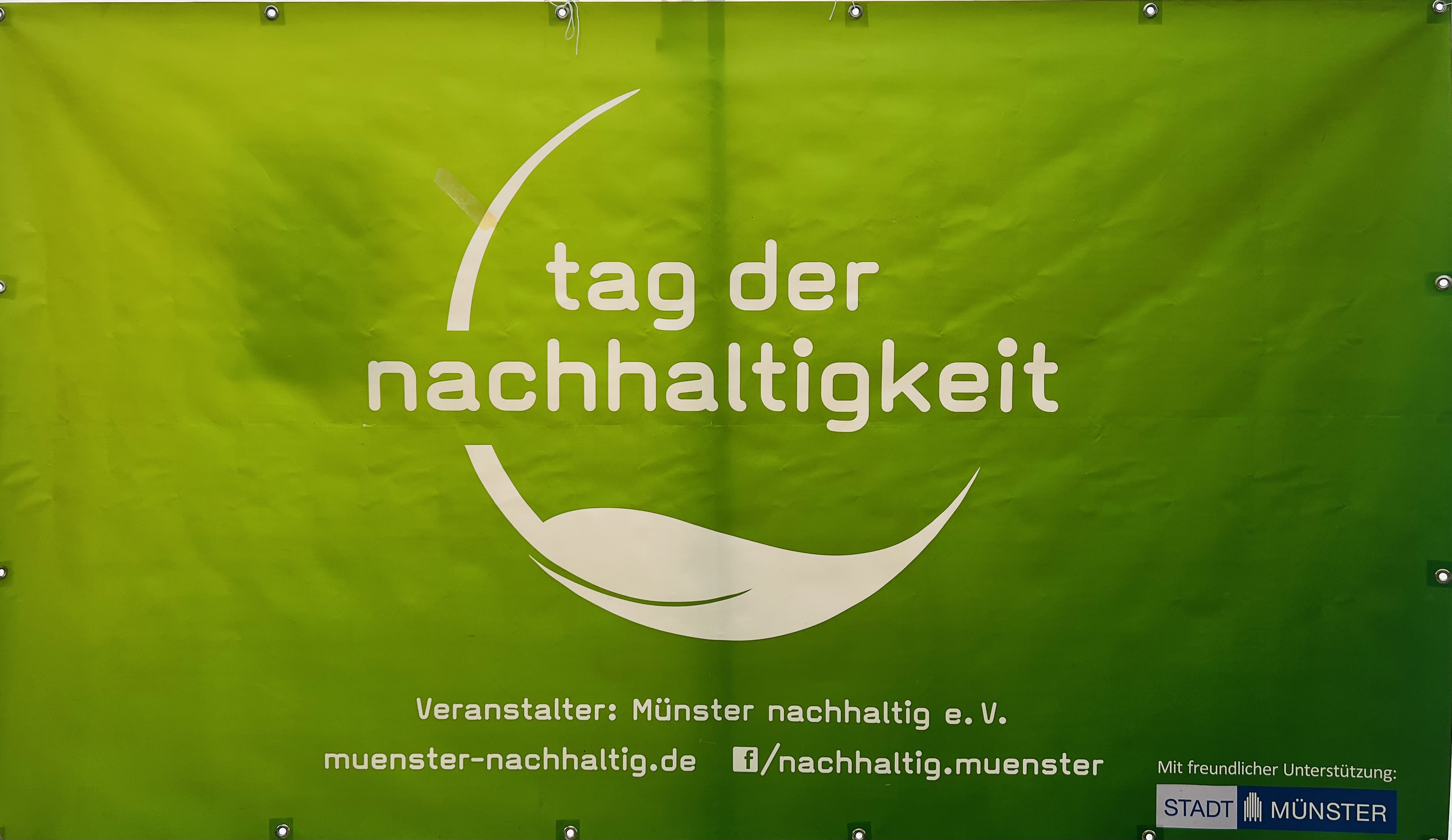 Für unser Transparent finden wir jedes Jahr einen guten Platz.